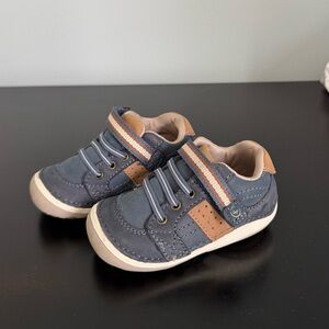 Stride Rite Artie Sneaker 4.5 Boys Shoe